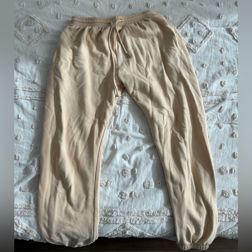 Beige cropped sweatpants